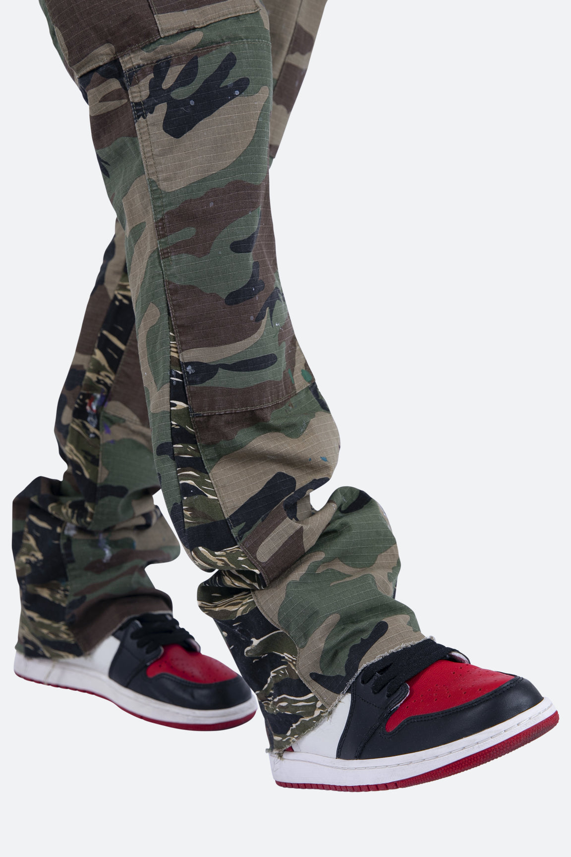 Calça Contrast Bootcut Cargo “Woodland Camo”
