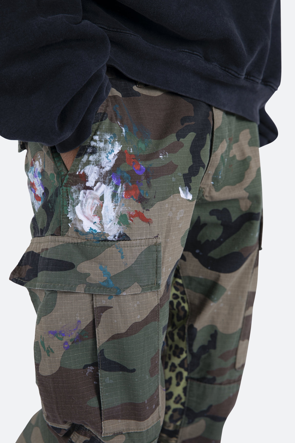 Calça Contrast Bootcut Cargo “Woodland Camo”